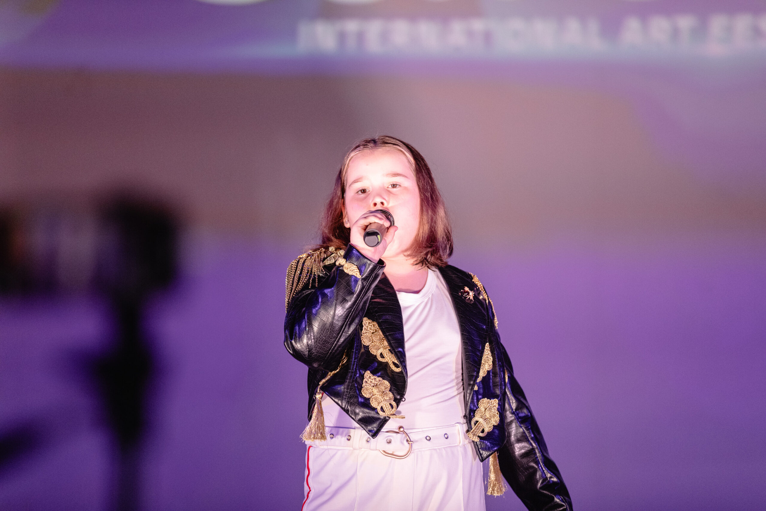 A vocalist performing on stage at Sun of Italy, archive July 2025. Photo: Mattia Celli.